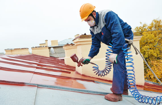 大阪で豊富な実績を持つ業者は雨漏りしている屋根の修繕も実施しております